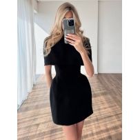 Лаконічна сукня в комплекті з накидкою-кейпом створює витончений та статусний образ №595003