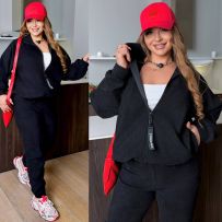 Стильний костюм з мікровельвету чорного кольору №595366