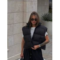 Легка, тепла й універсальна жилетка чорна №597095