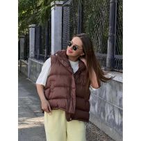 Легка, тепла й універсальна жилетка шоколад №597096