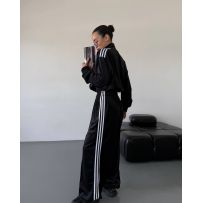 Стильний зручний костюм з лампасами на змійці чорний №597446