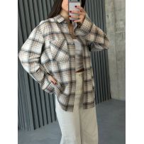 Стильна та яскрава весняна сорочка з легкої тканини №597559