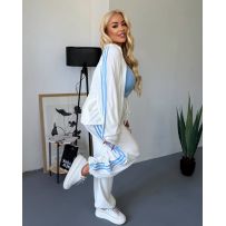 Мегакрутий молочний костюм з яскравими №600518